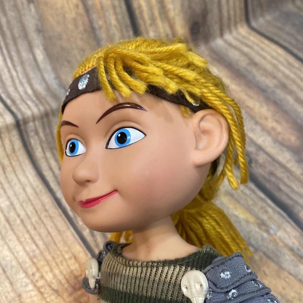 How To Train Your Dragon Live Spectacular Astrid Doll Posable 14" Dreamworks VGC - Picture 10 of 11